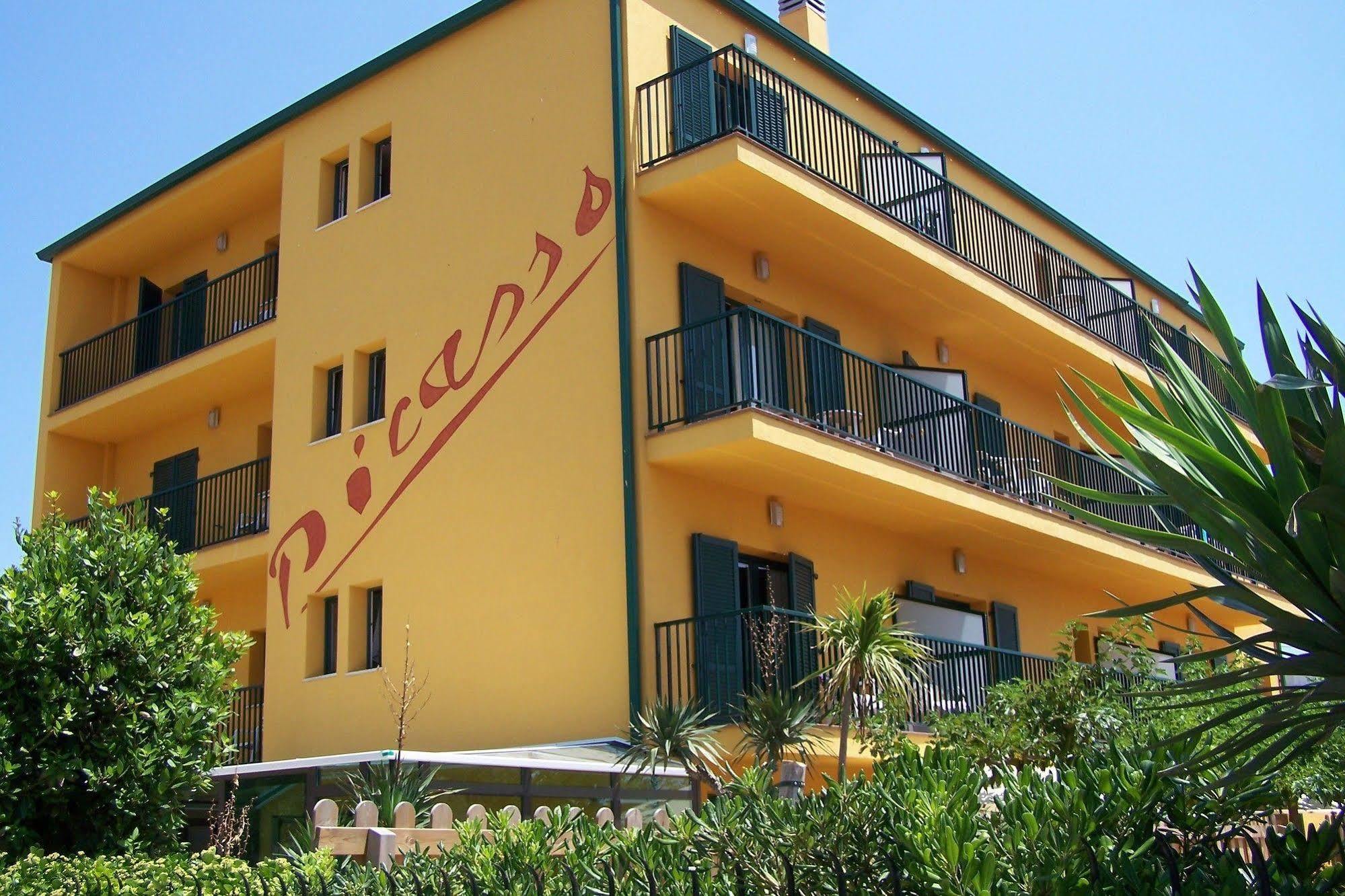 Hotel Picasso Torroella De Montgri Exterior photo