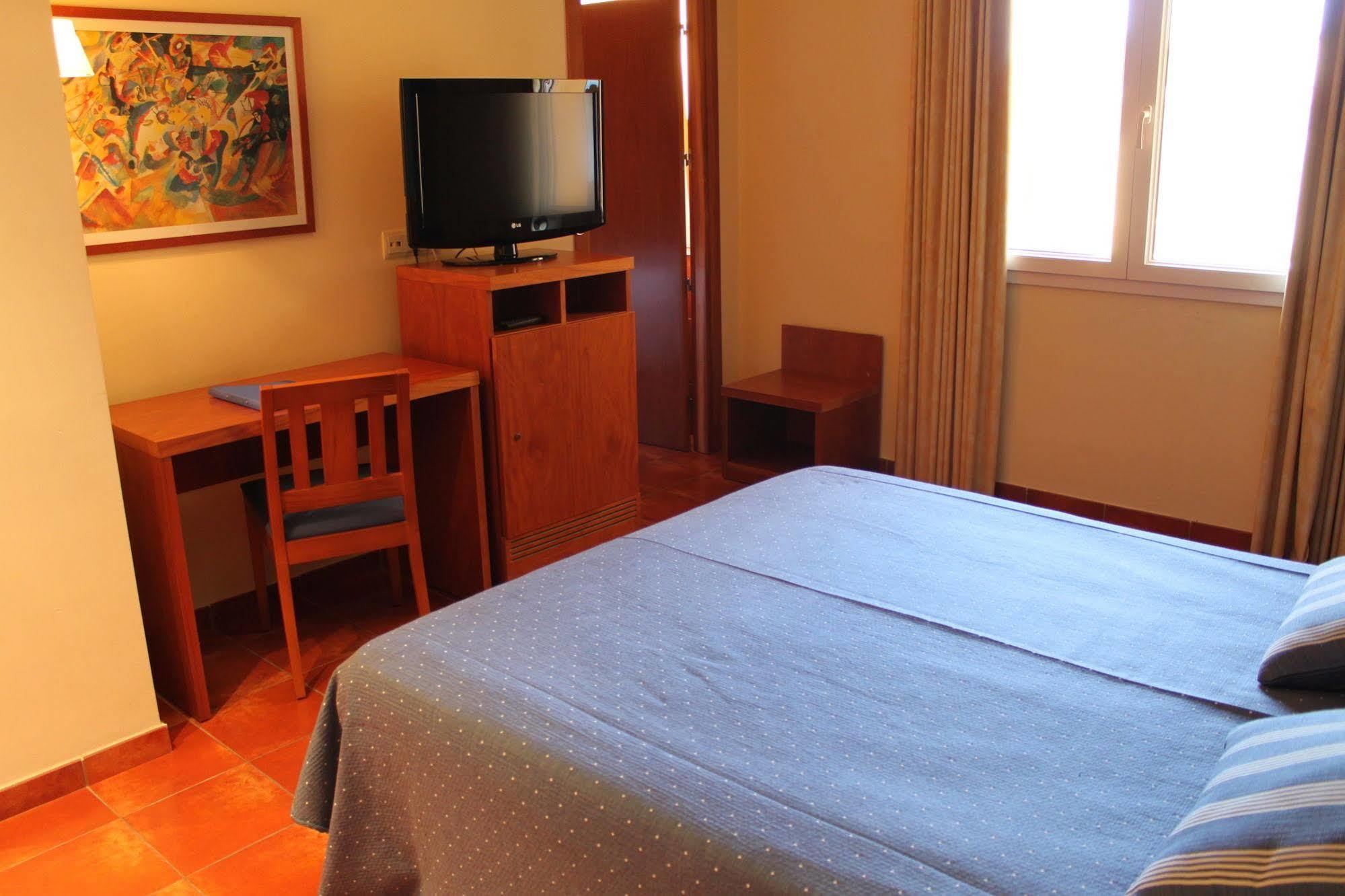 Hotel Picasso Torroella De Montgri Exterior photo